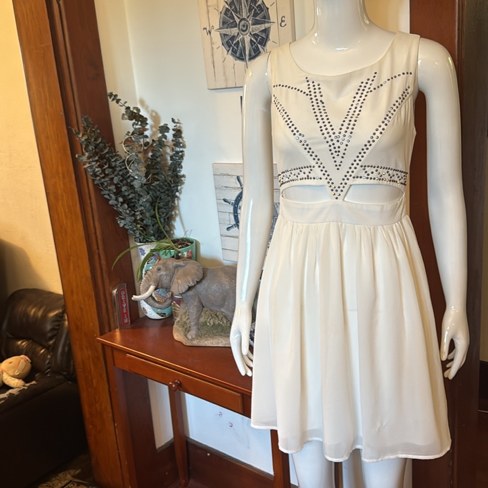 Size S. Hot!!!white/cream flowing knee length rib showing dress with metal desig